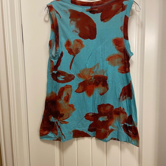 Vera Wang tank top - Picture 3 of 3